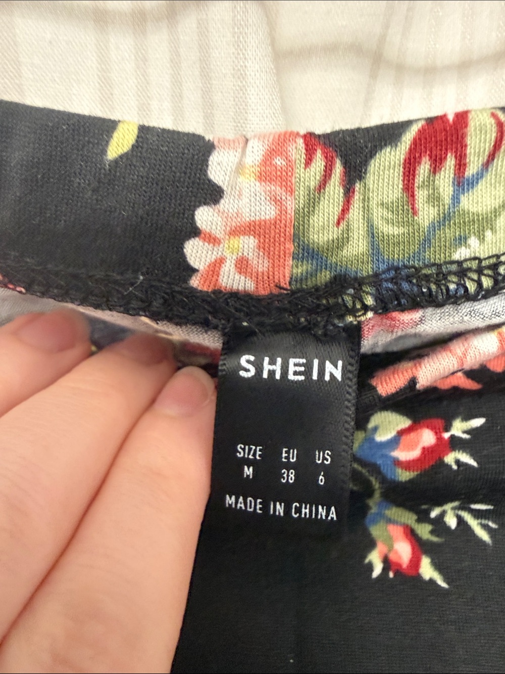 🌈5/$25 BUNDLE! High Waisted Floral Bike Shorts NWOT - Picture 4 of 4